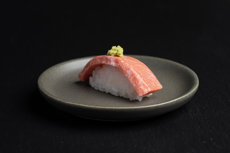 BlueNalu: bluefin tuna toro nigiri, con wasabi